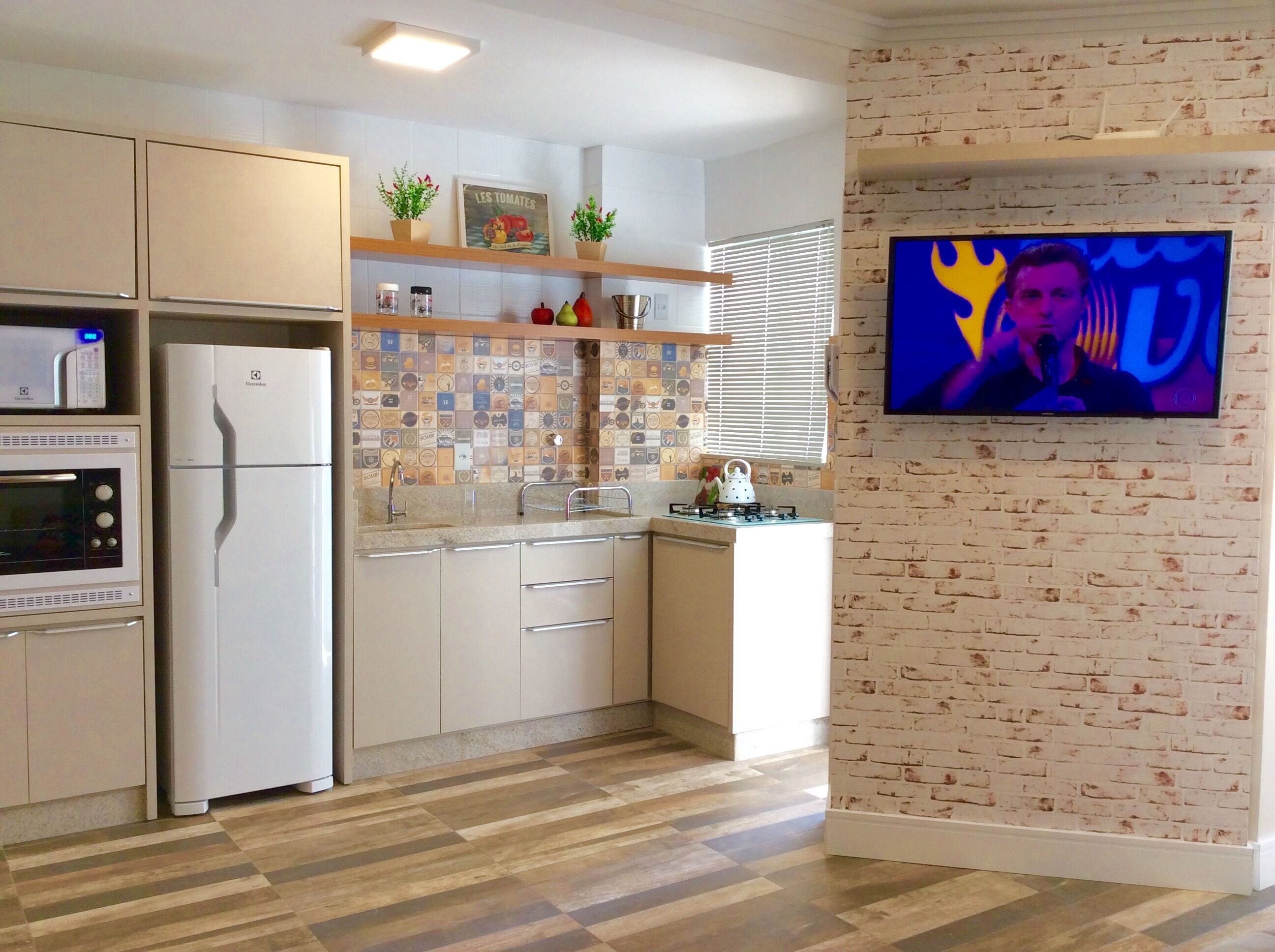 Geladeira, micro-ondas, fogão, cooktop