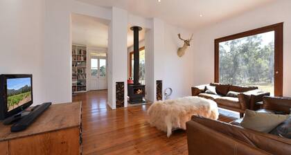 The Parson's Vineyard Retreat - get amongst the vineyards in a historic home