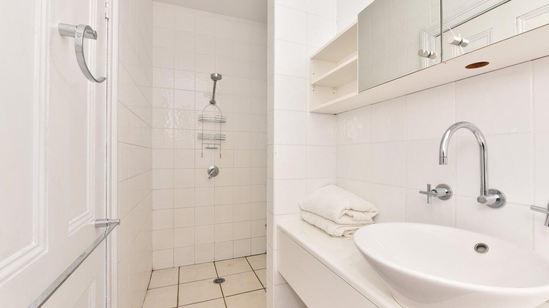 The Parson's Vineyard Retreat - get amongst the vineyards in a historic home — image 19