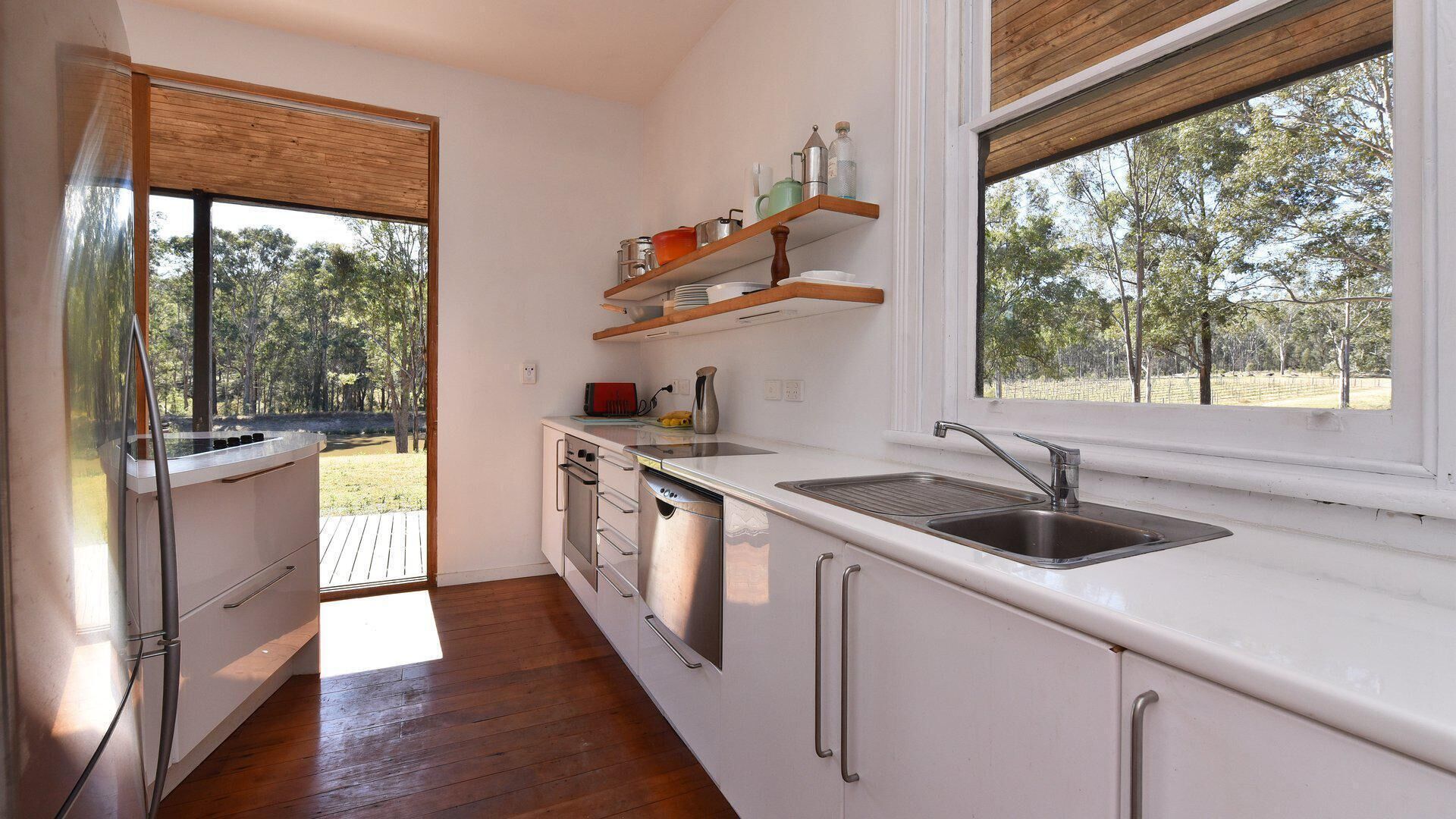 The Parson's Vineyard Retreat - get amongst the vineyards in a historic home — image 14