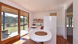 Fridge, microwave, oven, dishwasher - The Parson's Vineyard Retreat - get amongst the vineyards in a historic home (Rothbury)