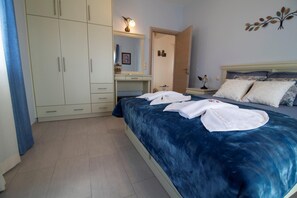 2 slaapkamers, een strijkplank/strijkijzer, reisbedje, gratis wifi