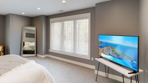 4 bedrooms, desk, iron/ironing board, free WiFi