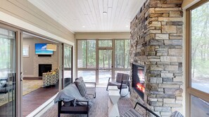 Smart TV, fireplace, stereo