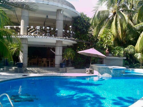 Beautiful Large Ocean Home CH007