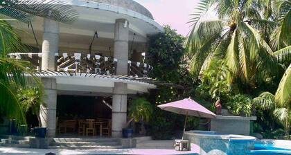 Beautiful Large Ocean Home CH007