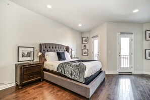 4 habitaciones, escritorio, tabla de planchar con plancha y wifi 