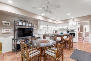 Dining - Luxury Villa townhouse (San Antonio)