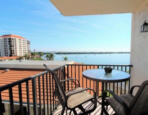 Property grounds - Bay Front Serenity: 4th Floor 2BD/2BA at Isla Del (Isla Del Sol)