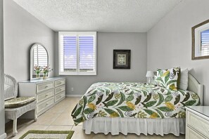 30-web-or-mls-6287 Bahia Del Mar Cir #406-33 - Bay Front Serenity: 4th Floor 2BD/2BA at Isla Del (Isla Del Sol)