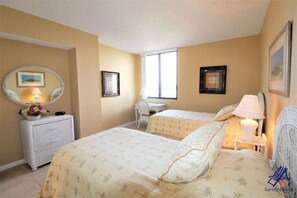 2 Schlafzimmer, Schreibtisch, Bügeleisen/Bügelbrett, WLAN