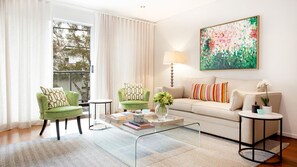 Smart TV, Netflix, books, streaming services