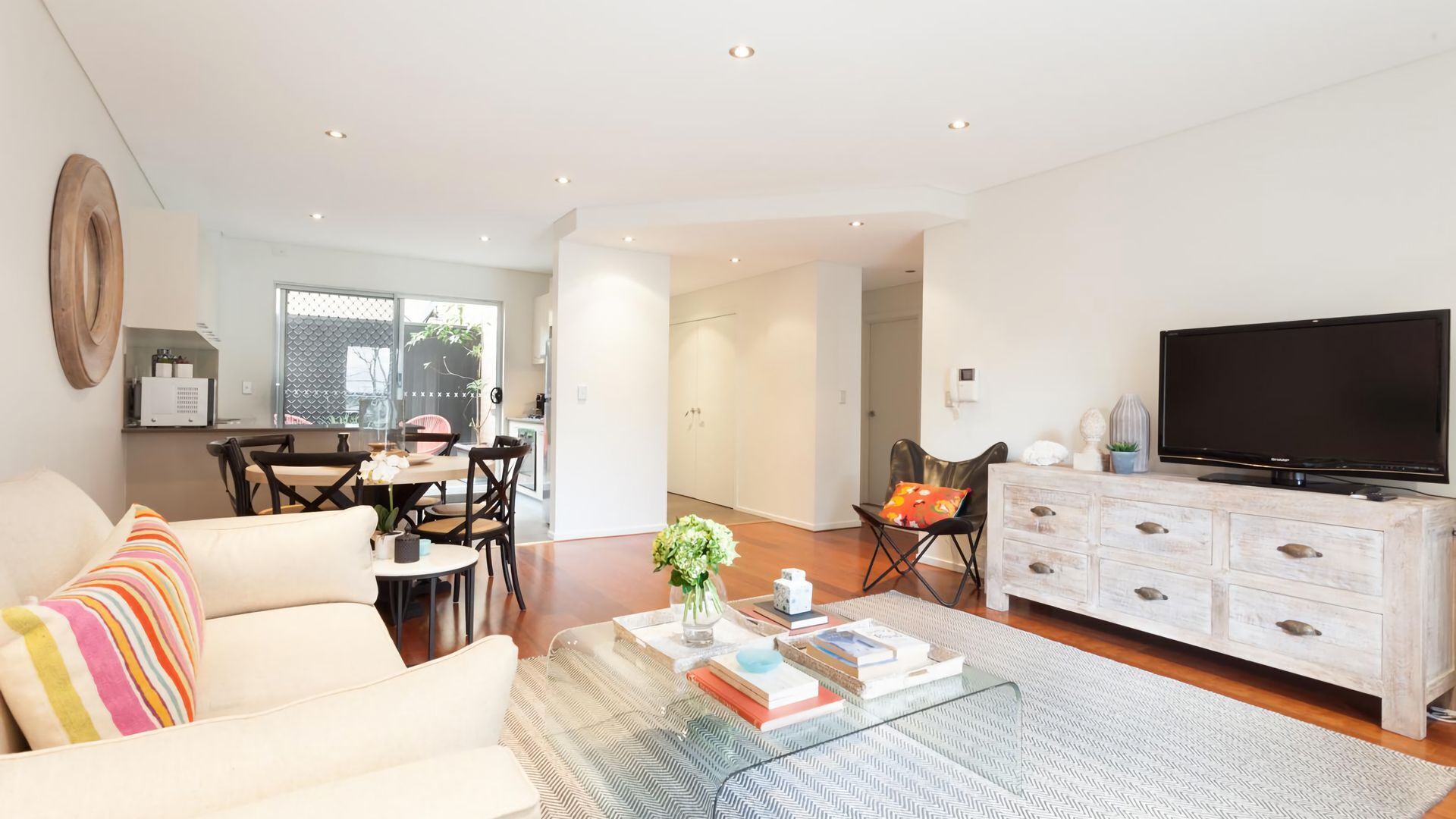 Smart-TV, Netflix, Bücher, Streaming-Dienste