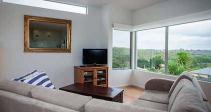 Awesome 180° View 5* Reviews
Top Location AVAIL Oct 11.