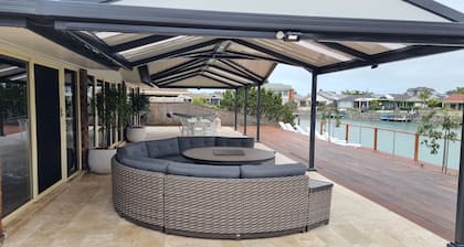 Seas the Day - Lakefront getaway by the beach