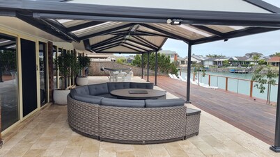 Seas the Day - Lakefront getaway by the beach