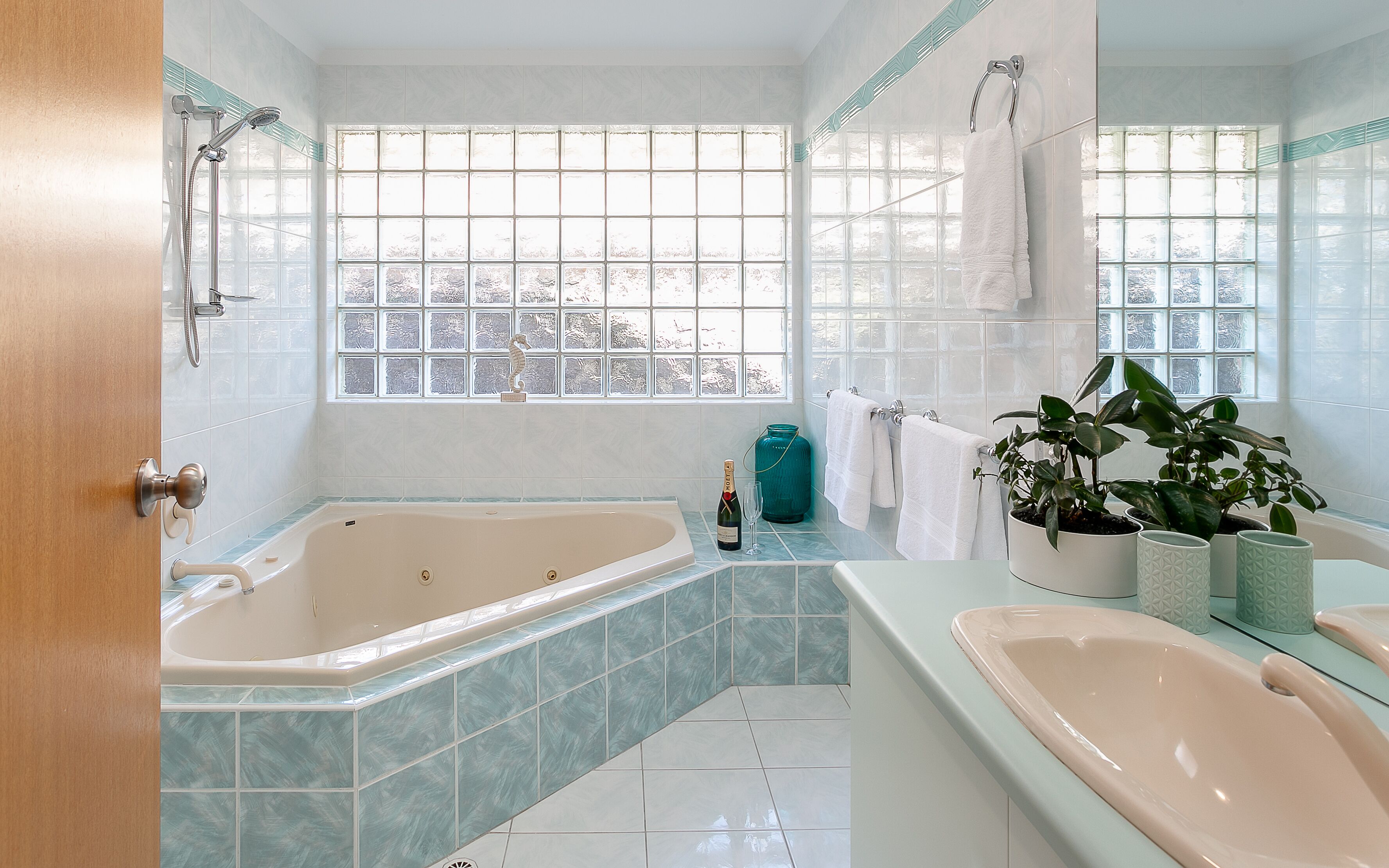 Seas the Day - Lakefront getaway by the beach — image 19