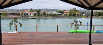 Seas the Day - Lakefront getaway by the beach