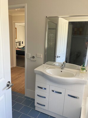Bathtub