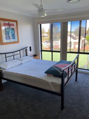 3 bedrooms, iron/ironing board, free WiFi