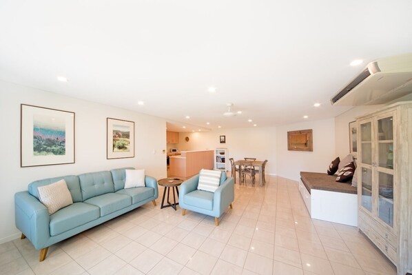 TV, Netflix, streaming services