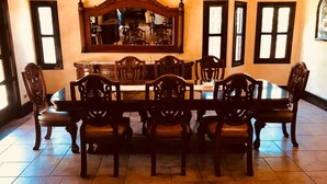 Habitación, varias camas, no fumadores | Servicio de comidas en la habitación