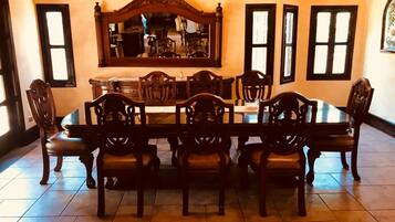 Room, Multiple Beds, Non Smoking | In-room dining