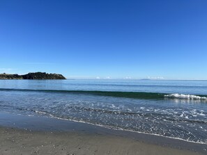 Una spiaggia nelle vicinanze