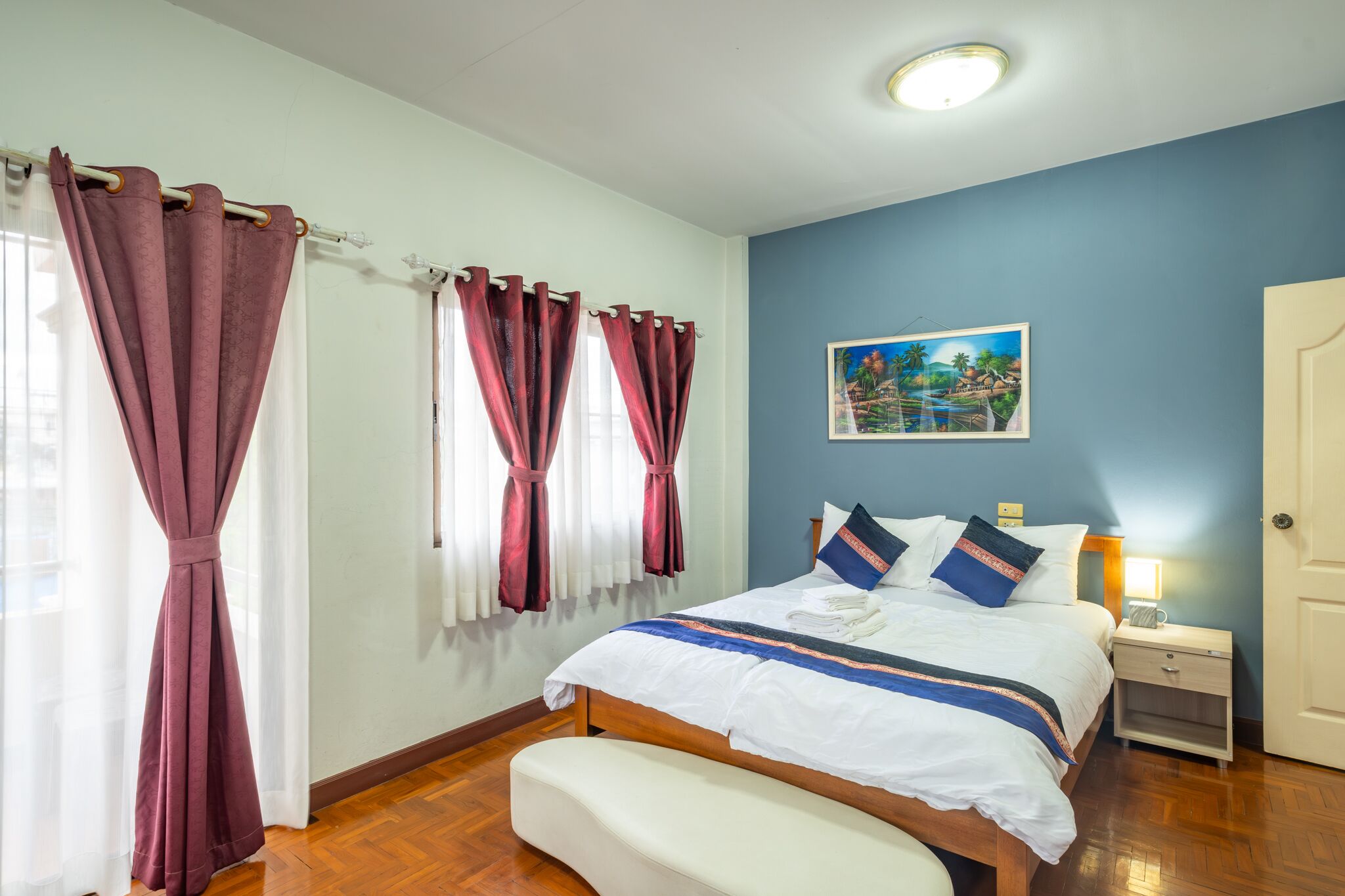 3 bedrooms, travel cot, WiFi, bed sheets