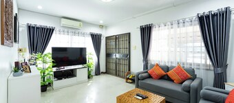 Large 3 Bedroom House Near Old City and Night Bazaar 