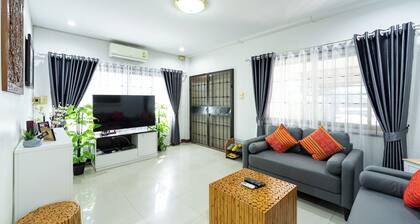 Large 3 Bedroom House Near Old City and Night Bazaar