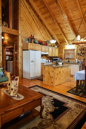 ثلاجة، ميكروويف، فرن، موقد طهي مسطح