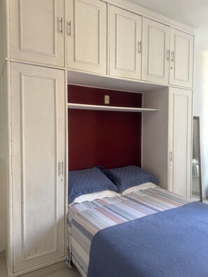 1 bedroom, iron/ironing board, free WiFi, bed sheets - Copacabana Beach, Post 6. Copacabana Fort. (Rio de Janeiro)