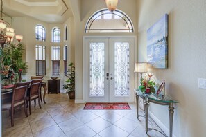 3 عدّة غرف نوم ومكواة/لوح كي وسرير سفر وواي فاي