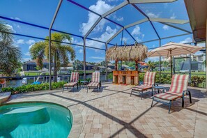 Outdoor spa tub - Majestic by Cape Harbour - 3/2 Luxury Sailboat Access w/Electric Heated Pool & Spa by Cape Harbour (Cape Coral)