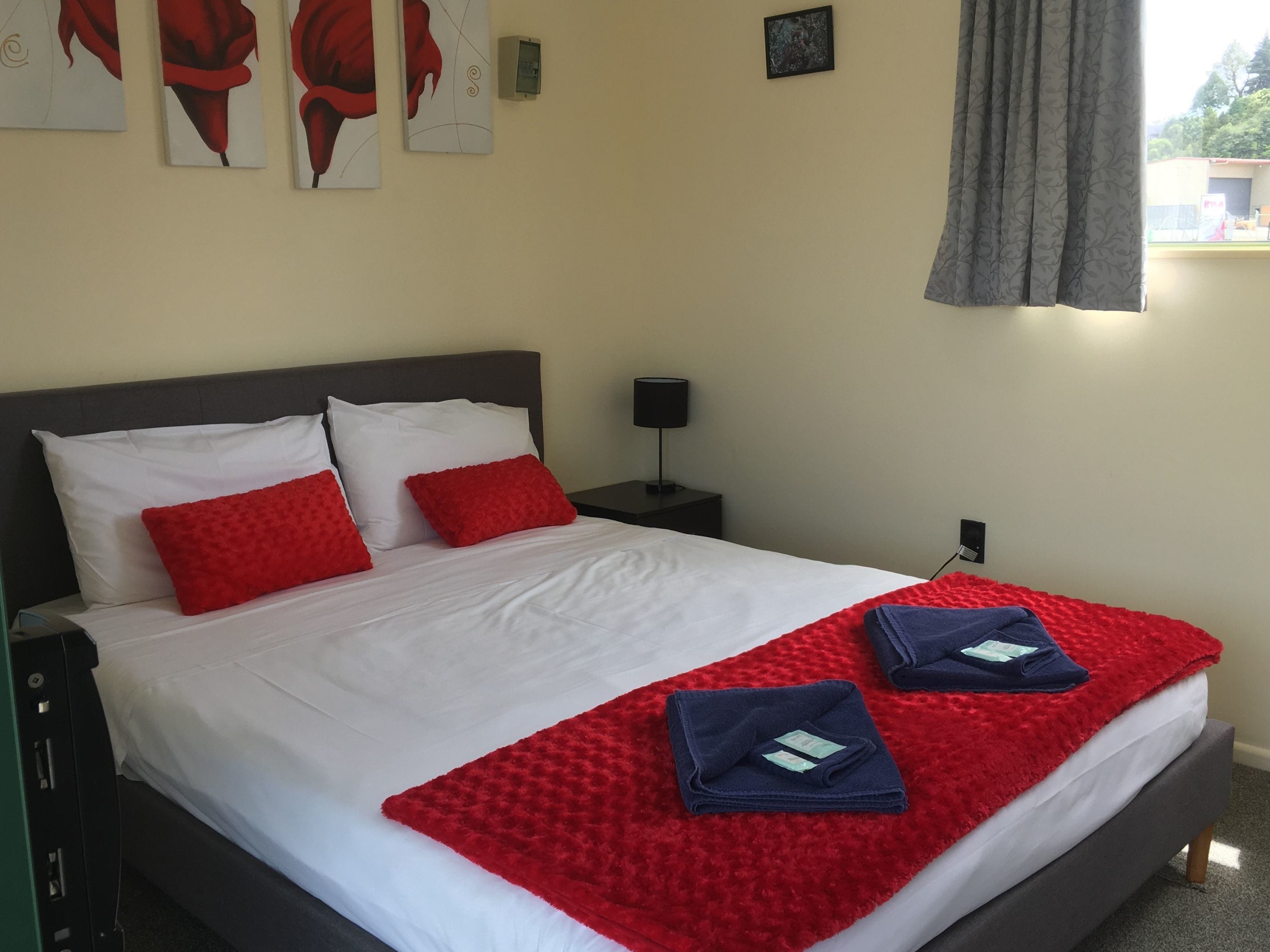 Ensuite Unit  | Individually decorated, individually furnished, free WiFi, bed sheets