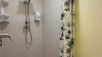 One Bedroom Unit | Bathroom | Towels, soap, shampoo, toilet paper