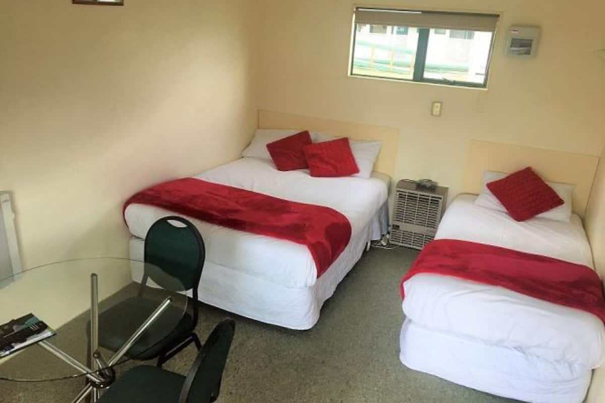 Studio | Free WiFi, individually decorated, individually furnished, bed sheets
