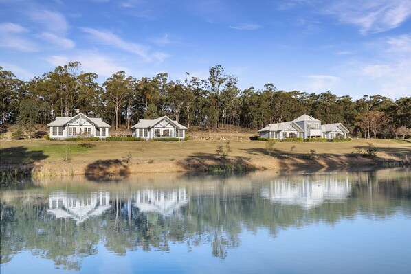 Lake view - Brokenback Views Country Estate (Pokolbin)