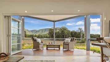 Luxury Villa, 2 Bedrooms, Kitchen, Lake View | Teres/patio