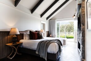 Grand Villa, 1 King Bed, Fireplace, Mountain View - Brokenback Views Country Estate (Pokolbin)