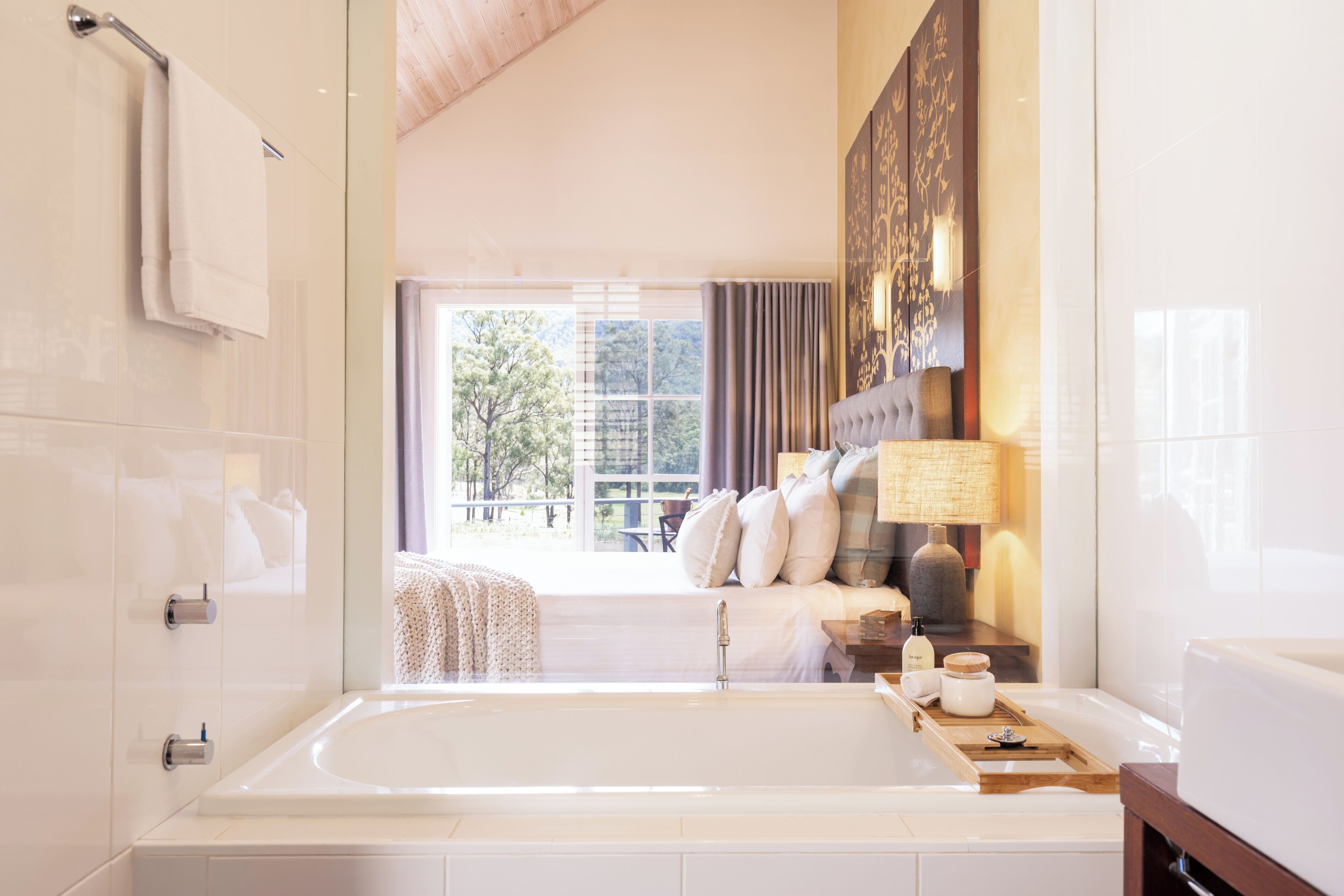 Superior Villa, 1 Katil Raja (King), Balcony, Lake View | Bilik Mandi | Kelengkapan dandanan diri mesra alam, pengering rambut 