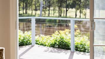 Grand Villa, 1 Katil Raja (King), Fireplace, Lake View | Teres/patio