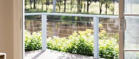 Villa majestueuse, 1 trĂšs grand lit, foyer, vue sur le lac | Terrasse/patio