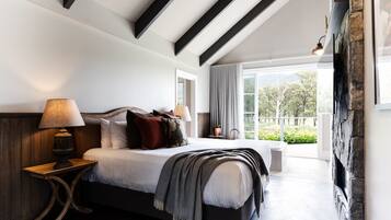 Pillow-top beds, individually decorated, individually furnished