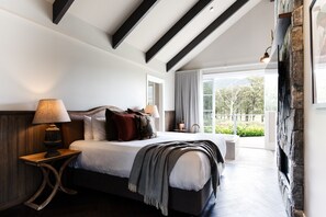 أسرّة بطبقة علوية مريحة وبديكورات فريدة لكل غرفة وطراز فريد لكل وحدة