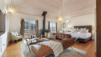 Pillow-top beds, individually decorated, individually furnished