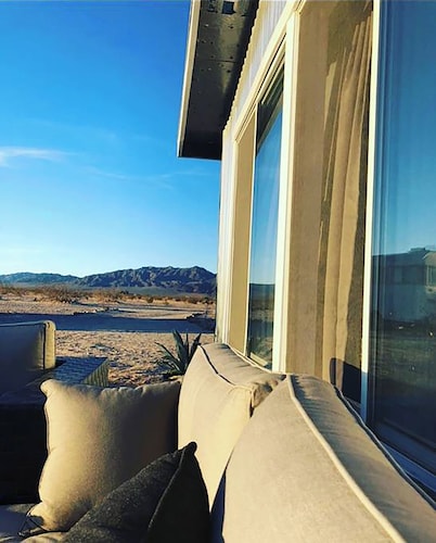Wonder Valley Sky - A Beautiful Modern Joshua Tree Retreat