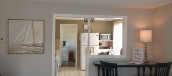 Clean Modern Home,Cozy MINUTES to Airport  and Downtown