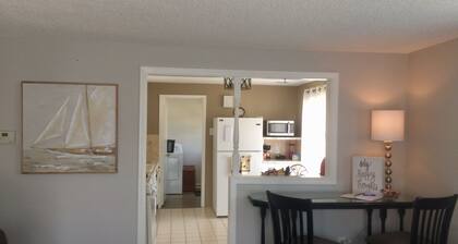 Clean Modern Home,Cozy MINUTES to Airport and Downtown
